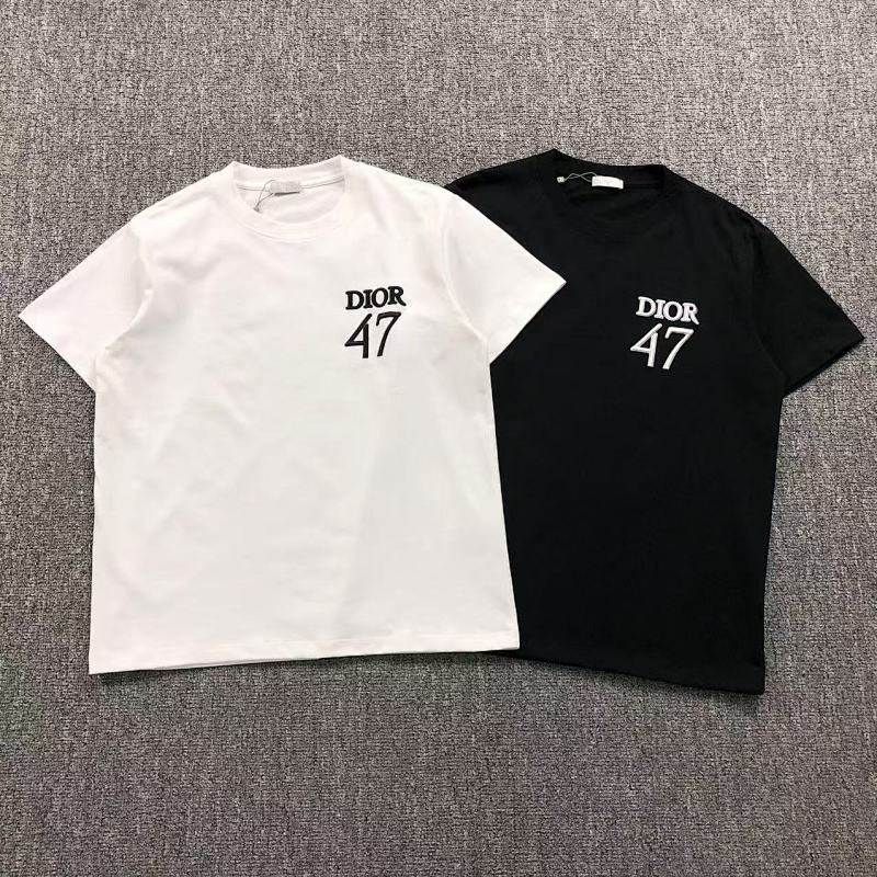 DIOR T-SHIRT 212070421（im 170cm 57kg i wear size XS in the phot）