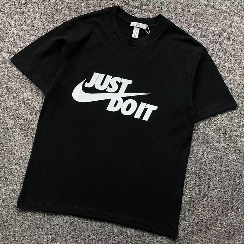 NIKE T-SHIRT 215224215（im 170cm 60kg i wear size M in the phot）
