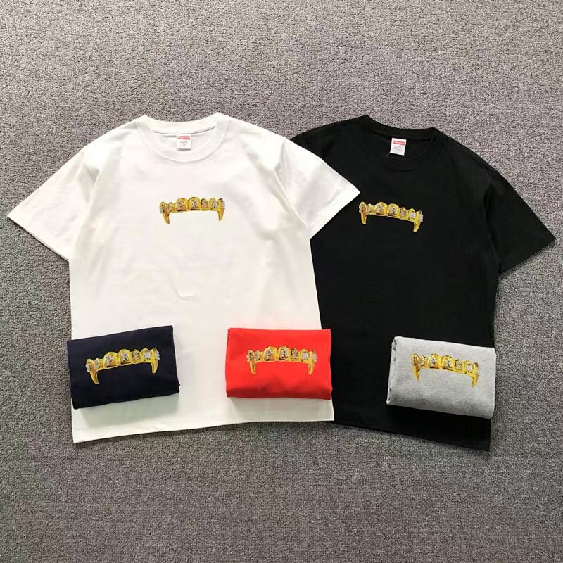 SUPREME T-SHIRT 123121402（im 170cm 60kg i wear size M in the phot）