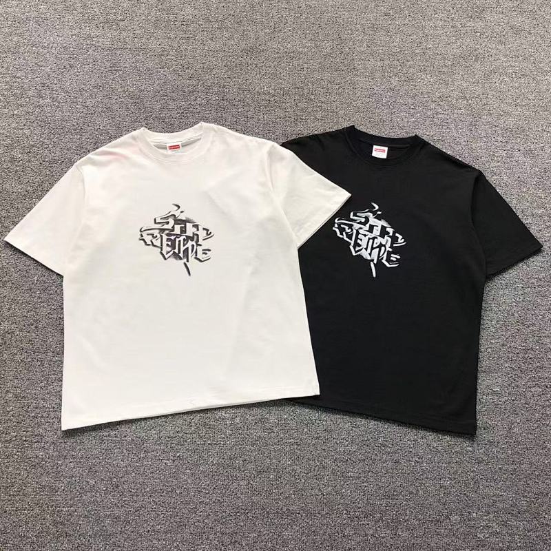 SUPREME T-SHIRT 413253521（im 170cm 60kg i wear size M in the phot）