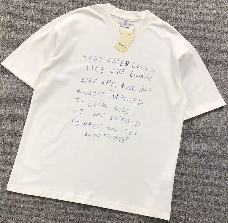 VETEMENTS T-SHIRT 212240217（im 170cm 57kg i wear size M in the phot）