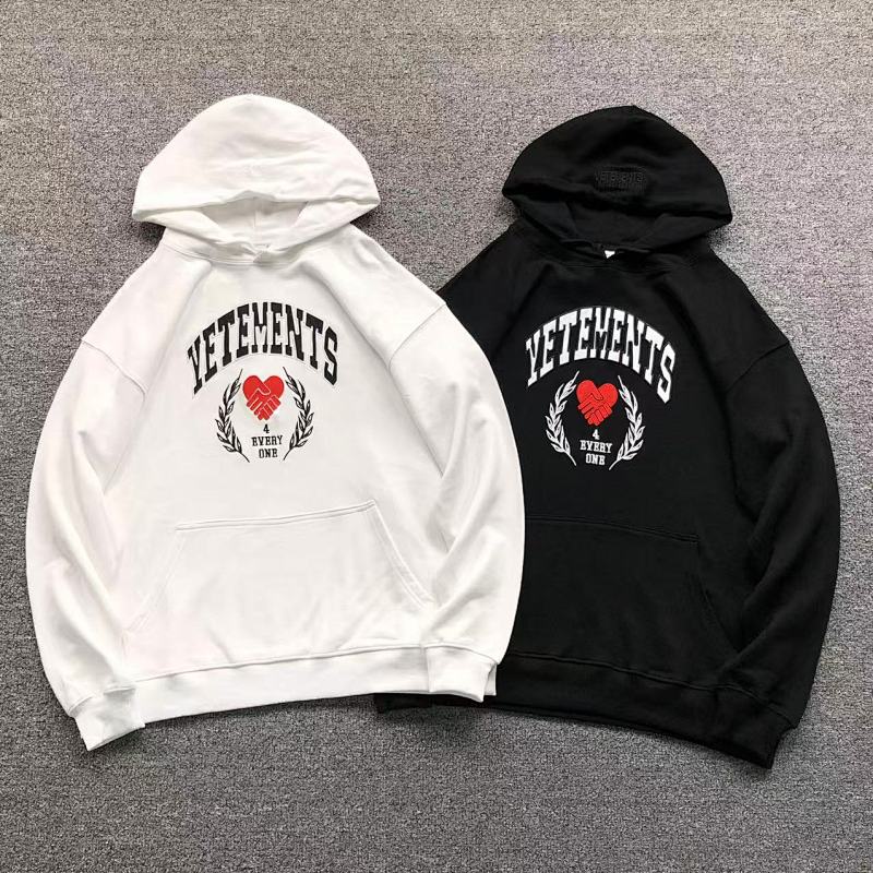 VETEMENTS HOODIE 41091513145（im 170cm 60kg i wear size S in the phot）