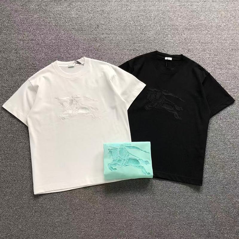 BURBERRY T-SHIRT 525221081（im 170cm 60kg i wear size M in the phot）