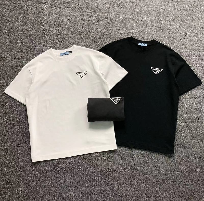 PRADA T-SHIRT 3206130221（im 170cm 60kg i wear size L in the phot）