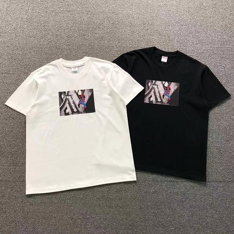 SUPREME T-SHIRT 52080437182（im 170cm 60kg i wear size M in the phot）