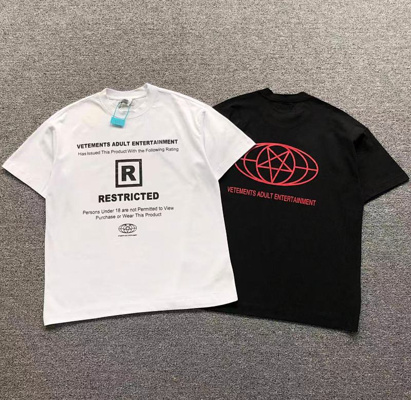VETEMENTS T-SHIRT 41091525145（im 170cm 60kg i wear size S in the phot）