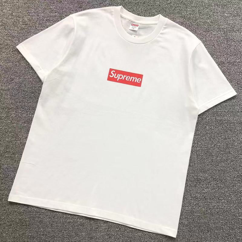 SUPREME T-SHIRT 128406182（im 170cm 60kg i wear size M in the phot）
