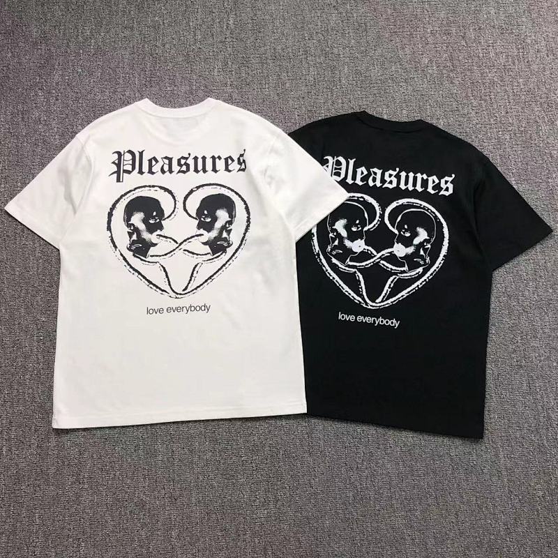 PLEASURES T-SHIRT 31142602（im 170cm 57kg i wear size M in the phot）