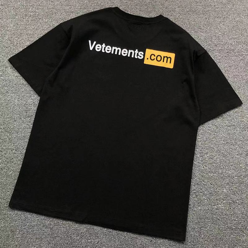 VETEMENTS T-SHIRT 4112180428（im 170cm 57kg i wear size L in the phot）