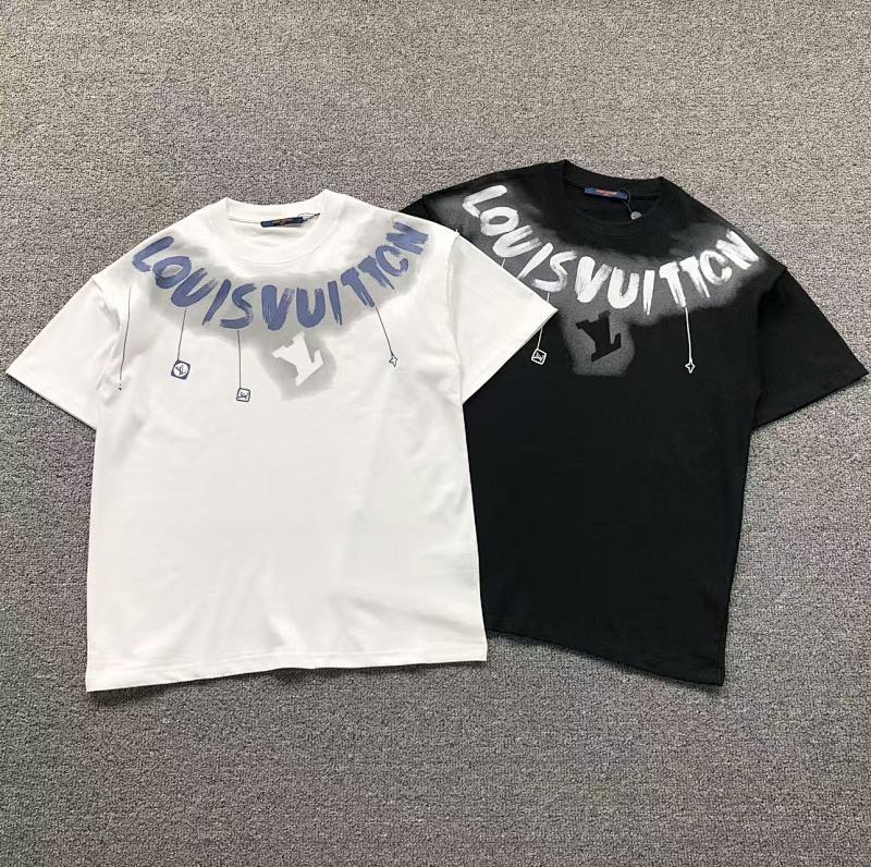 LV T-SHIRT 1102200352（im 170cm 57kg i wear size XS in the phot）