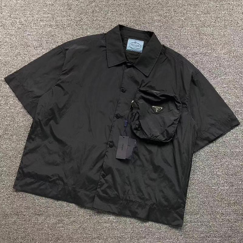 PRADA SHIRT 22062713125（im 170cm 60kg i wear size S in the phot）