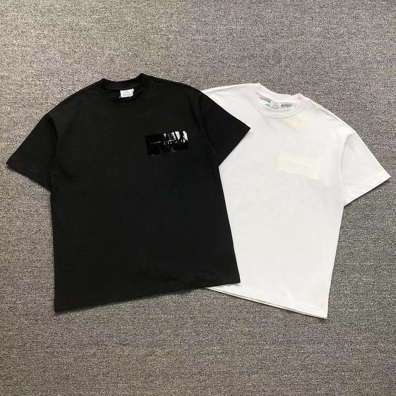 VETEMENTS T-SHIRT 42061318145（im 170cm 60kg i wear size S in the phot）