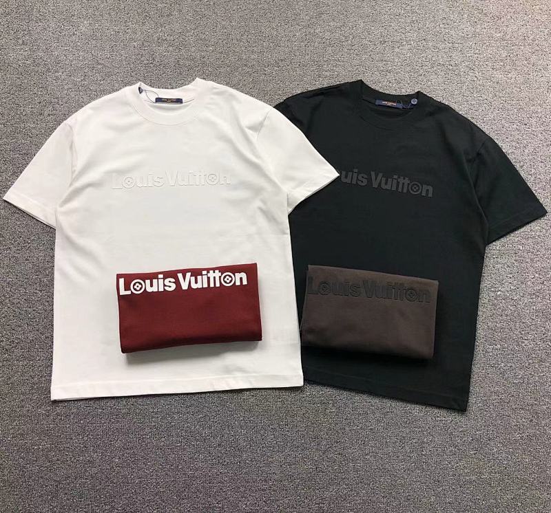 LV T-SHIRT 41112130321 （im 170cm 57kg i wear size M in the phot）