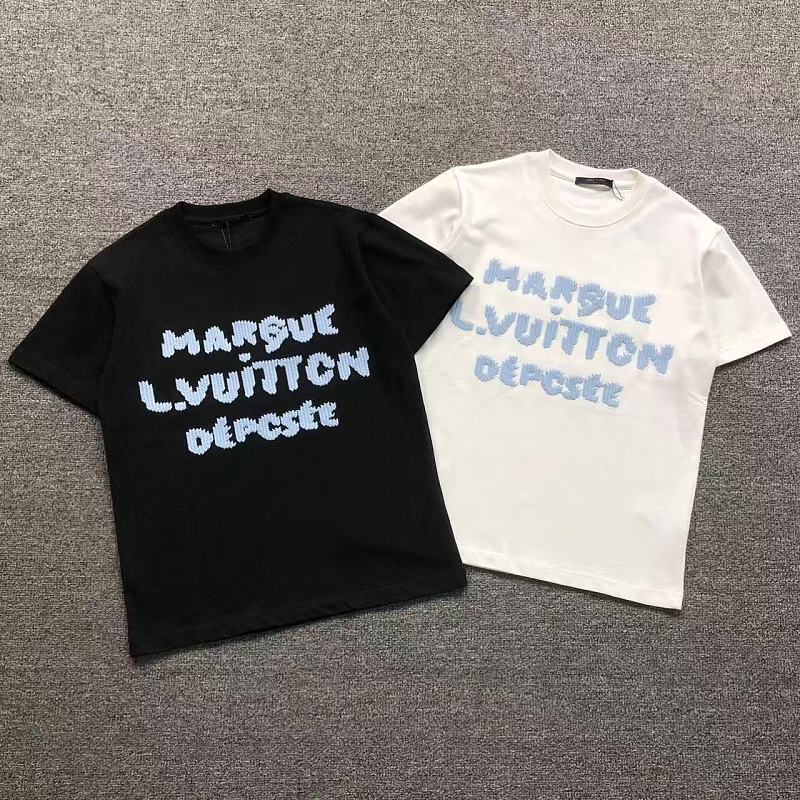 LV T-SHIRT 4204140436（im 170cm 60kg i wear size XS in the phot）