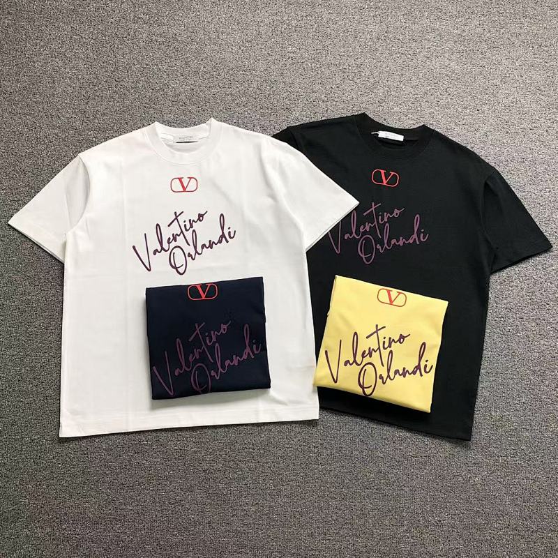 VALENTINO T-SHIRT 5232402147（im 170cm 60kg i wear size M in the phot）