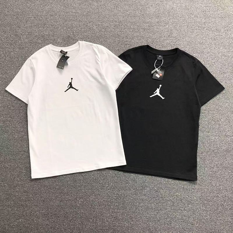 AIR JORDAN T-SHIRT 412291957（im 170cm 55kg i wear size M in the phot）