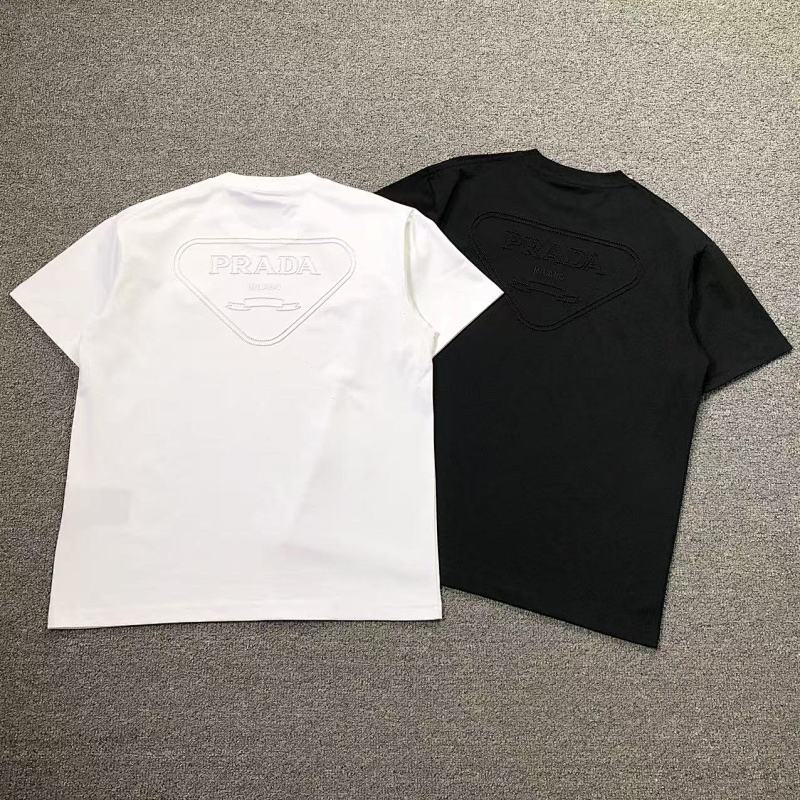 PRADA T-SHIRT 11122008137（im 170cm 55kg i wear size M in the phot）