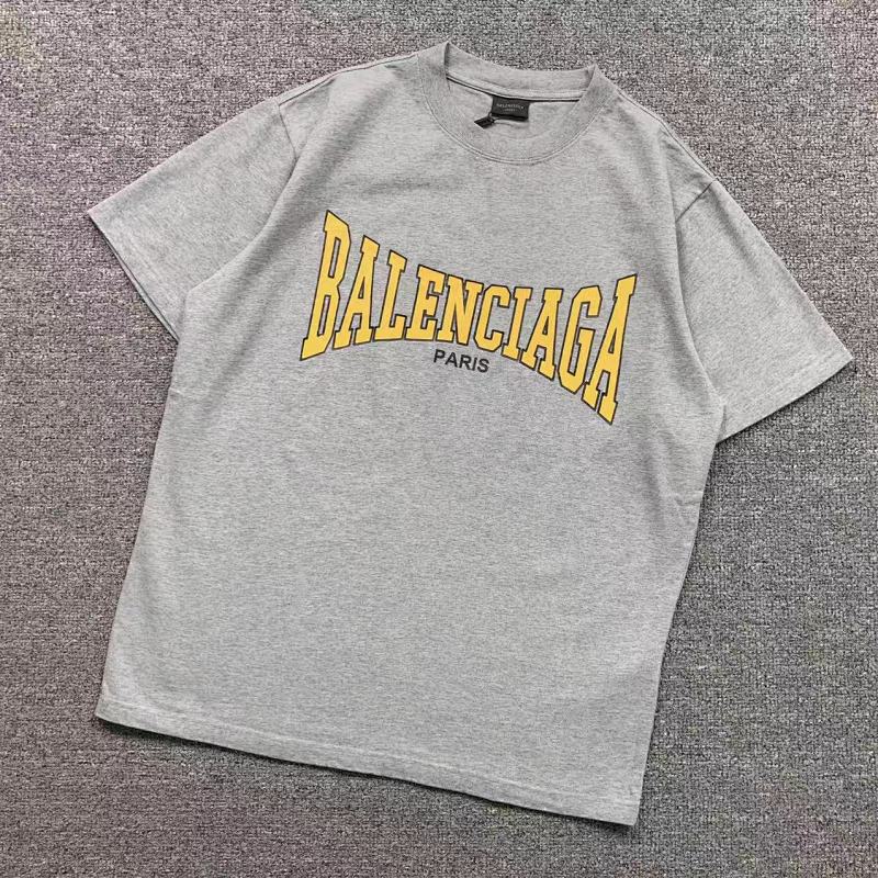 BALENCIAGA T-SHIRT 5212215136（im 170cm 60kg i wear size S in the phot）