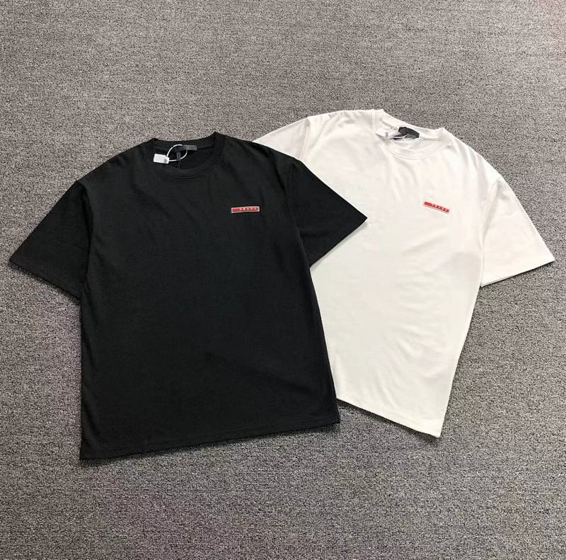 PRADA T-SHIRT 213030821（im 170cm 55kg i wear size S in the phot）