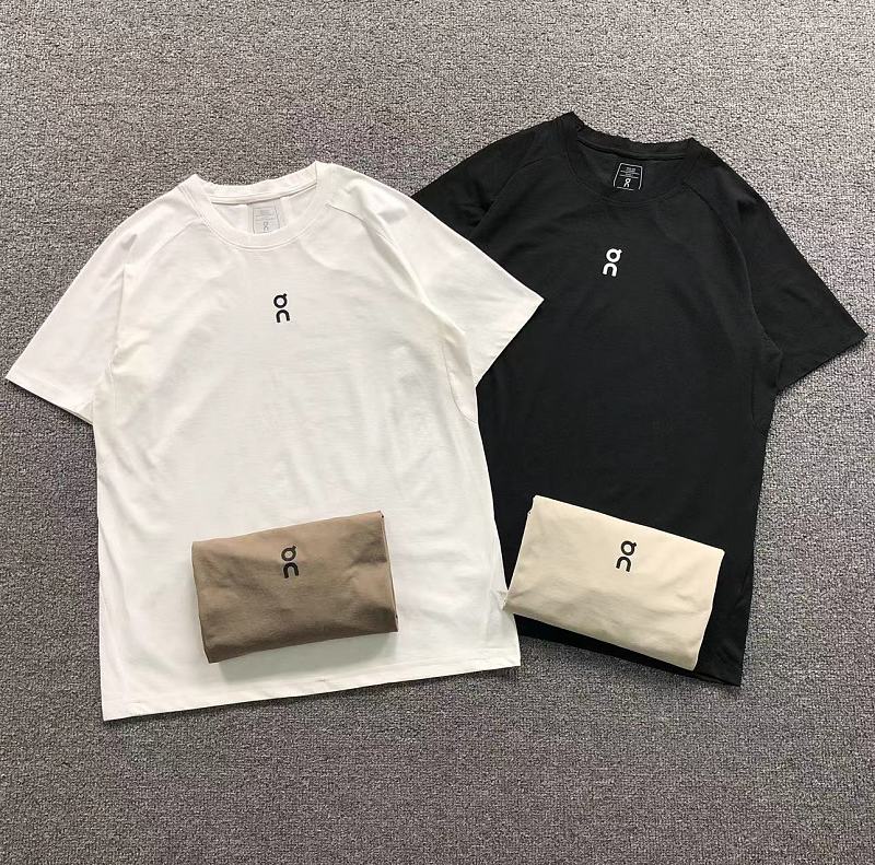 ON T-SHIRT 524242719（im 170cm 60kg i wear size M in the phot）