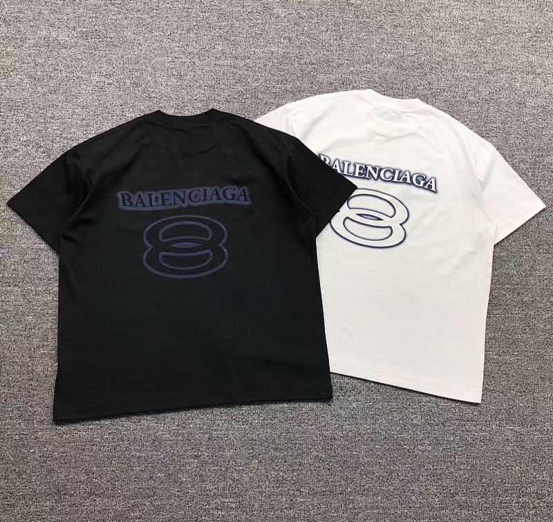 BALENCIAGA T-SHI0RT 503161377（im 170cm 60kg i wear size S in the phot）