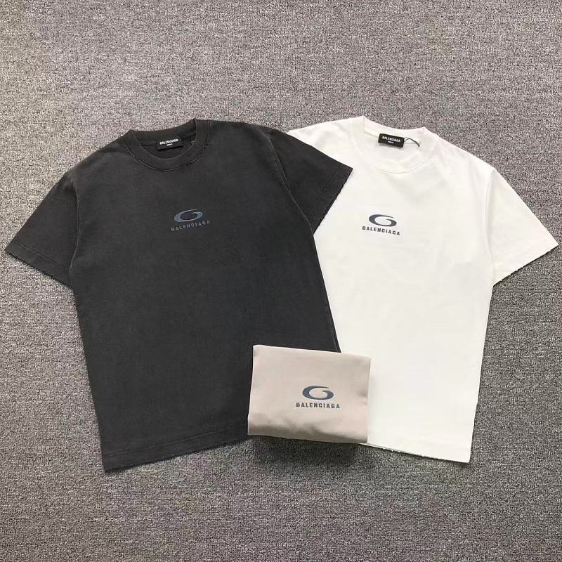 BALENCIAGA T-SHIRT 5207271281（im 170cm 60kg i wear size S in the phot）