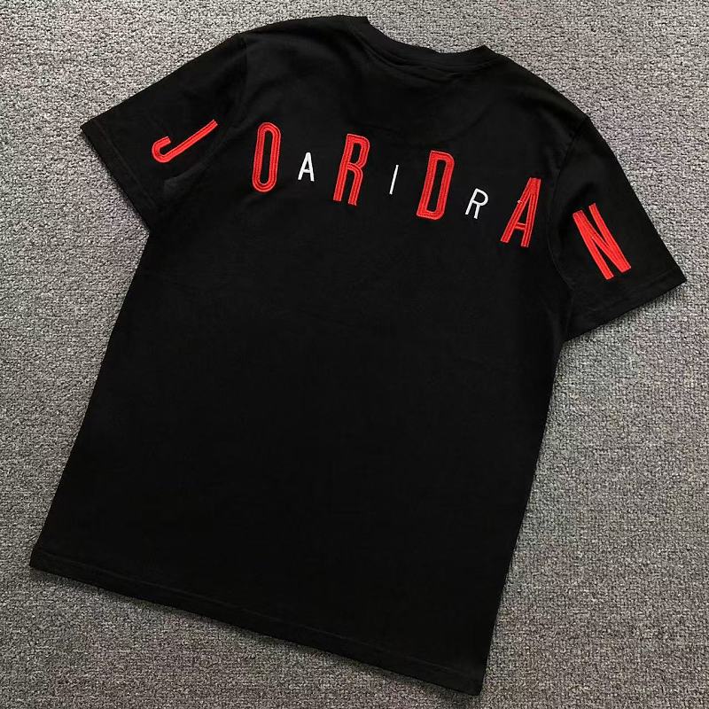 AIR JORDAN T-SHIRT 124181057（im 170cm 60kg i wear size M in the phot）