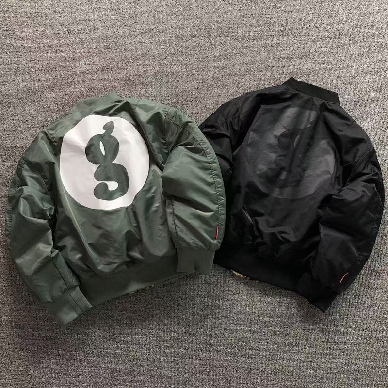 SUPREME JACKET 21102106001（im 170cm 60kg i wear size S in the phot）