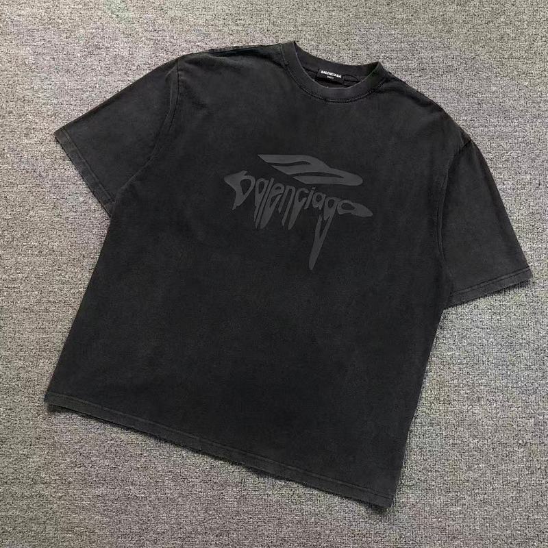 BALENCIAGA T-SHIRT 5212207136（im 170cm 60kg i wear size M in the phot）