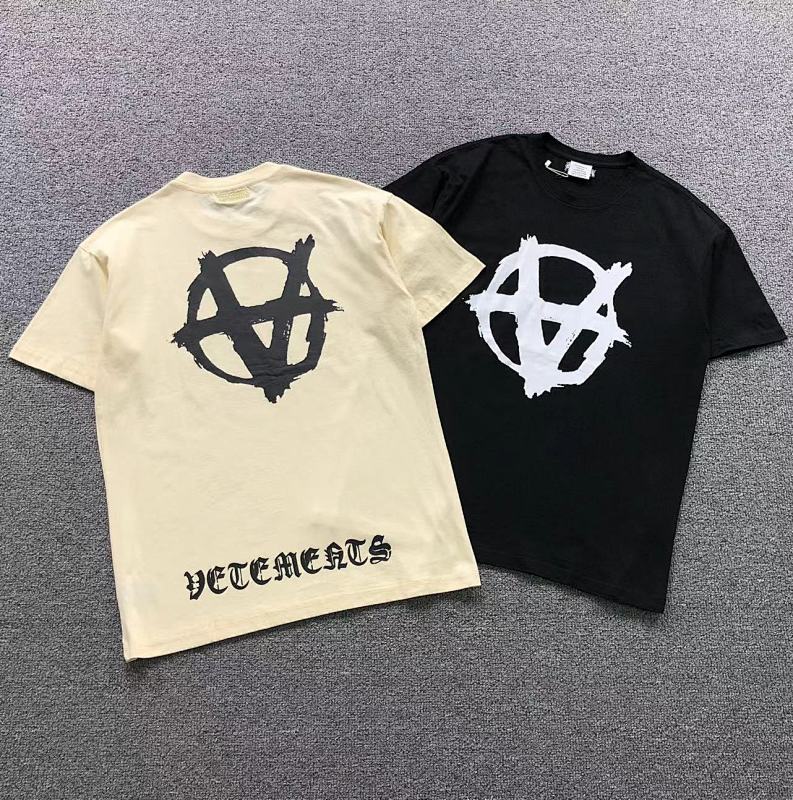 VETEMENTS T-SHIRT 41091605145（im 170cm 60kg i wear size S in the phot）