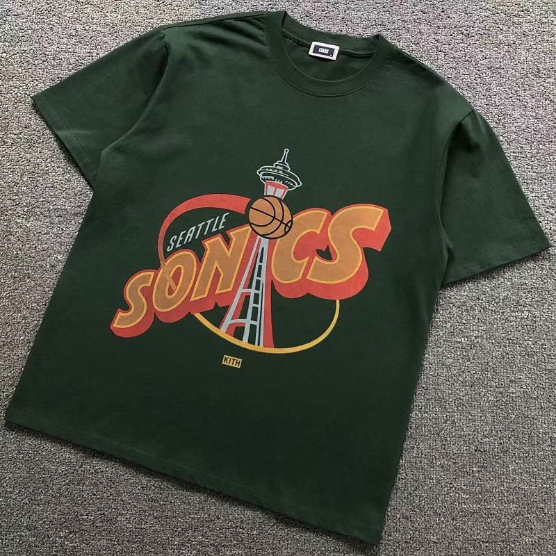 KITH T-SHIRT 22043039001（im 170cm 60kg i wear size M in the phot）