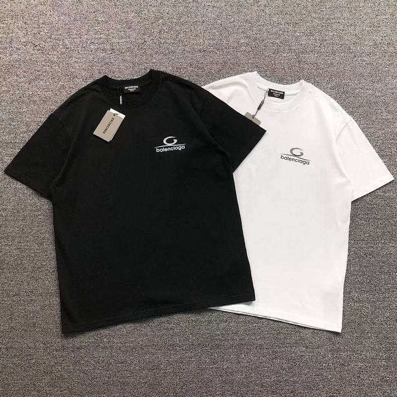 BALENCIAGA T-SHIRT 3203054121（im 170cm 60kg i wear size M in the phot）