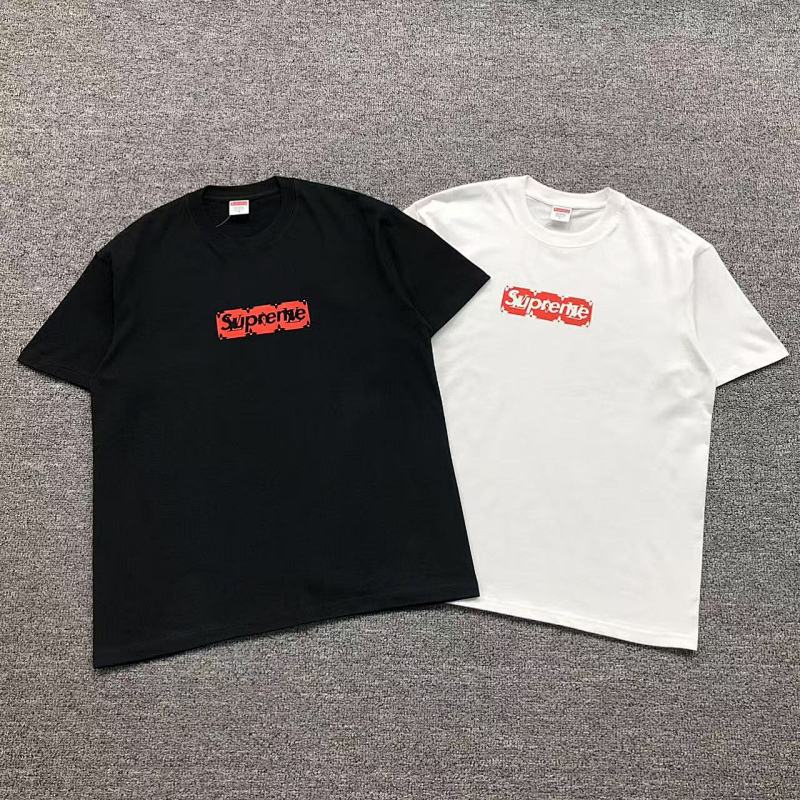 SUPREME T-SHIRT 41061010123（im 170cm 60kg i wear size M in the phot）