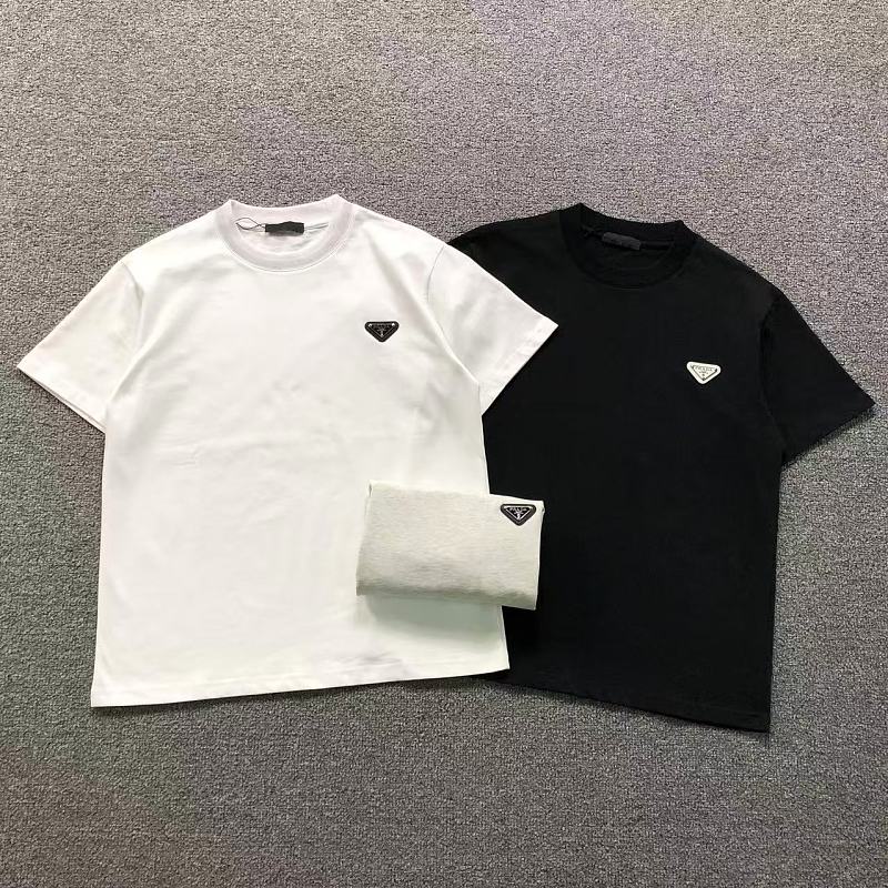 PRADA T-SHIRT 2208034615（im 170cm 60kg i wear size S in the phot）