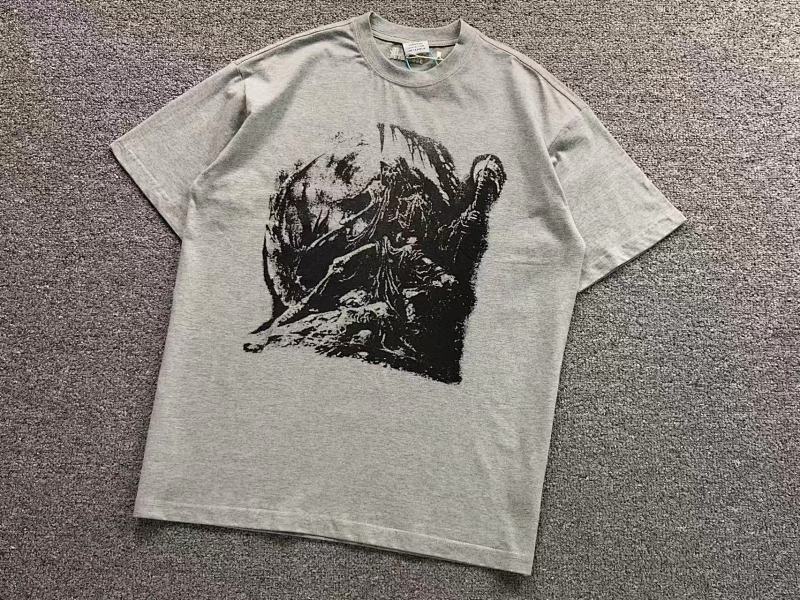 VETEMENTS T-SHIRT 3203214028（im 170cm 60kg i wear size L in the phot）