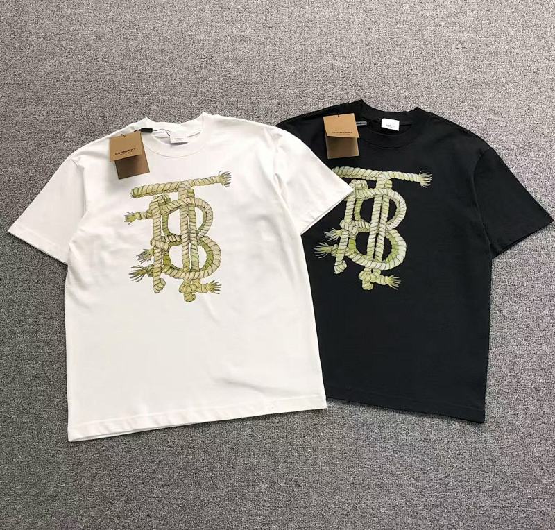 BURBERRY T-SHIRT 411131121（im 170cm 57kg i wear size M in the phot）