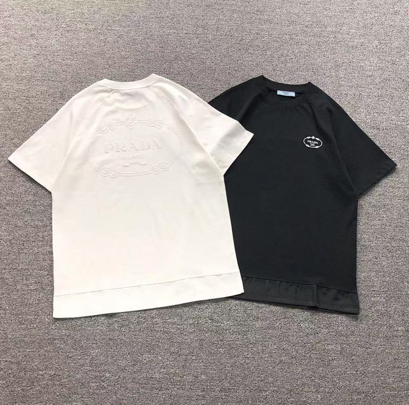 PRADA T-SHIRT 211211521（im 170cm 57kg i wear size XS in the phot）
