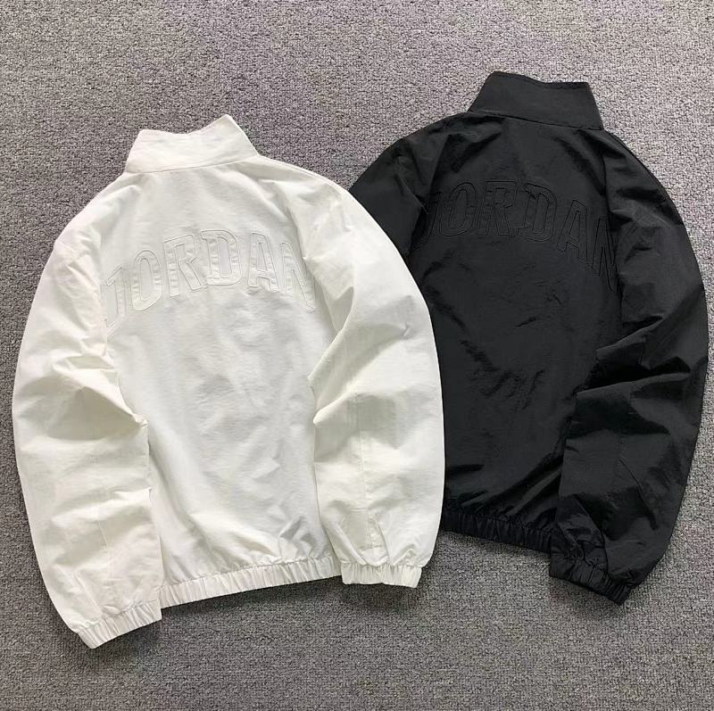 AIR JORDAN JACKET 4204031177（im 170cm 60kg i wear size S in the phot）