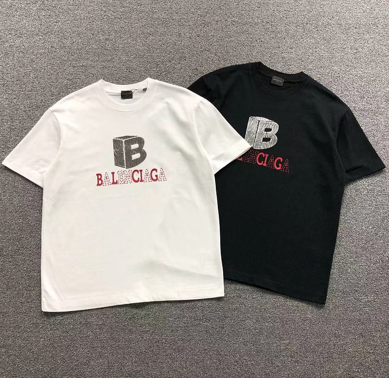 BALENCIAGA T-SHIRT 52418122147（im 170cm 60kg i wear size L in the phot）