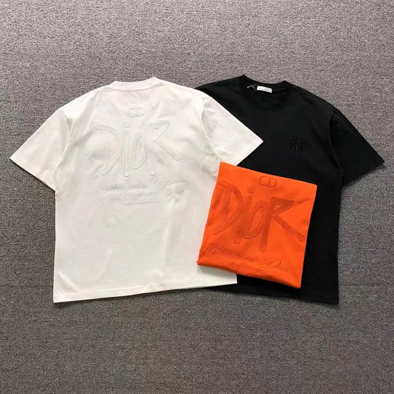 DIOR T-SHIRT 520120520（im 170cm 60kg i wear size M in the phot）
