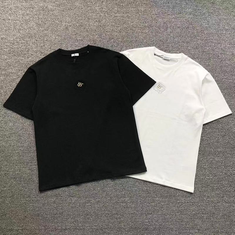 BURBERRY T-SHIRT 3204260903（im 170cm 60kg i wear size M in the phot）