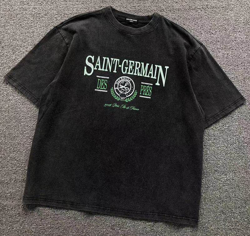 BALENCIAGA T-SHIRT 5212219136（im 170cm 60kg i wear size M in the phot）