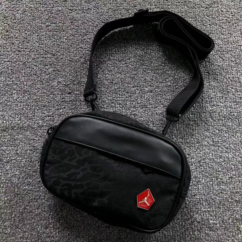 AIR JORDAN BAG 4109110913 ( 长22CM*宽6CM*高13CM)
