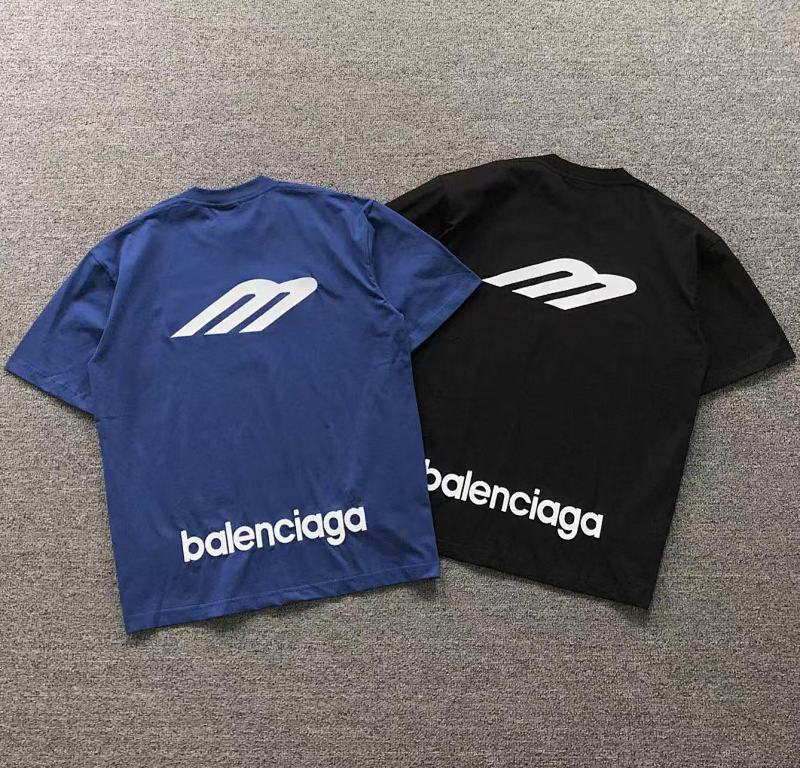 BALENCIAGA T-SHIRT 4112001021（im 170cm 60kg i wear size S in the phot）