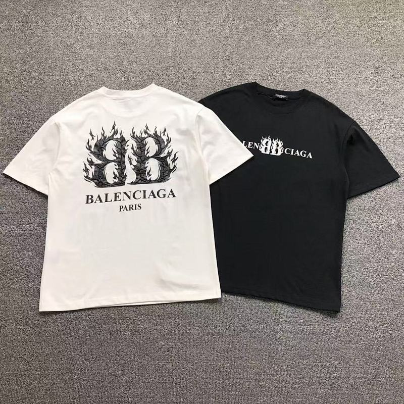 BALENCIAGA T-SHIRT 213031321（im 170cm 55kg i wear size XS in the phot）
