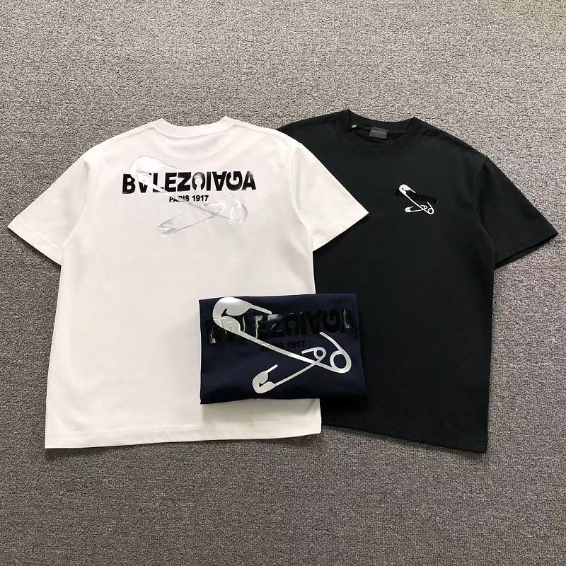 BALENCIAGA T-SHIRT 3206172921（im 170cm 60kg i wear size L in the phot）