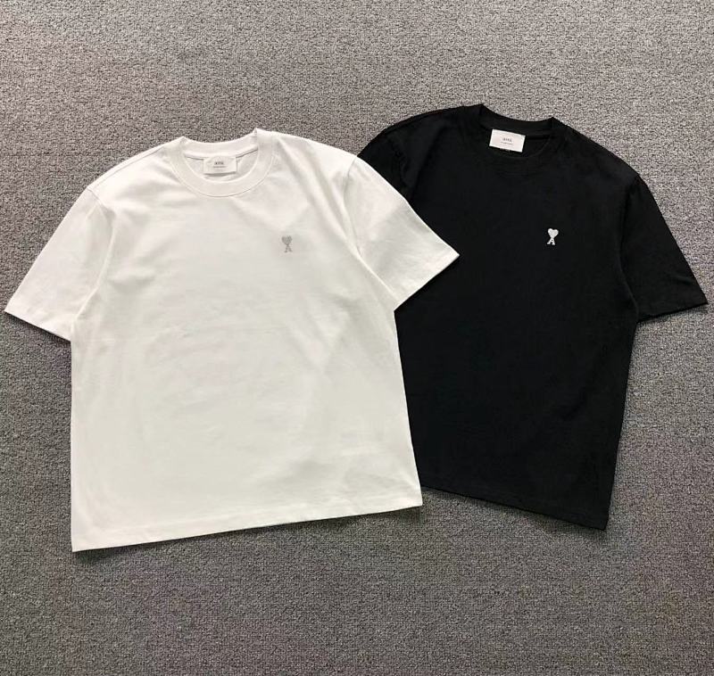 AMI T-SHIRT 22032607001（im 170cm 60kg i wear size S in the phot）