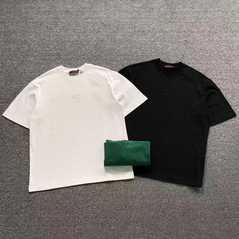 GUCCI T-SHIRT 22050703125（im 170cm 60kg i wear size S in the phot）