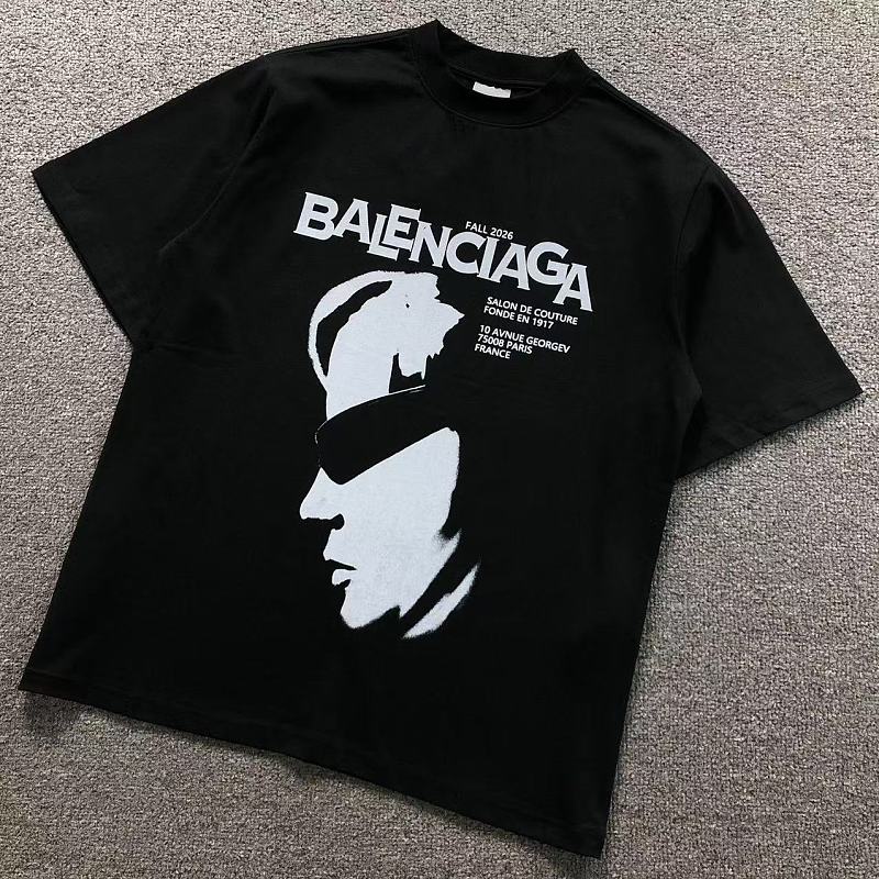 BALENCIAGA T-SHIRT 42052103163（im 170cm 60kg i wear size XS in the phot）