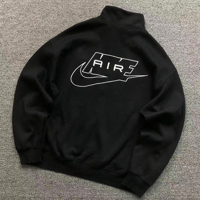 NIKE HOODIE 22041425001（im 170cm 60kg i wear size S in the phot）